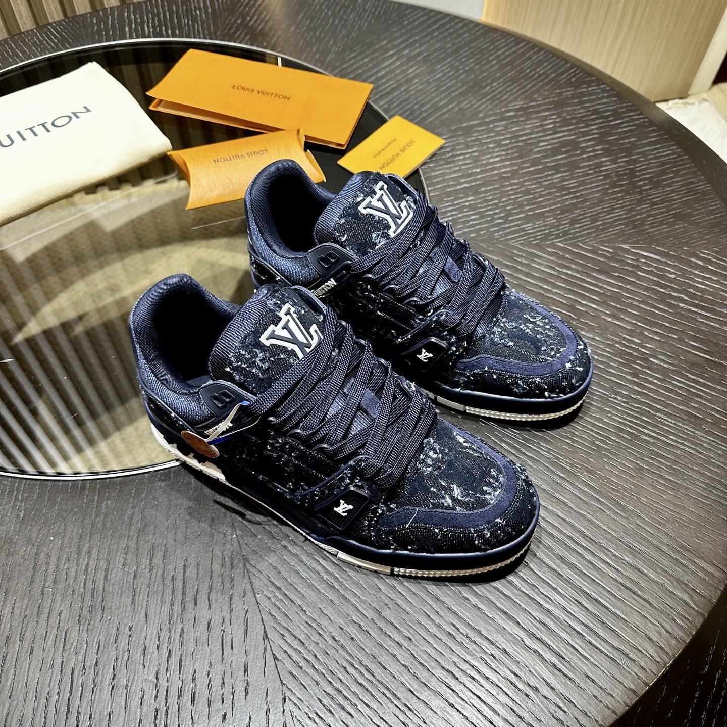 Louis Vuitton LV trainer sneaker 02