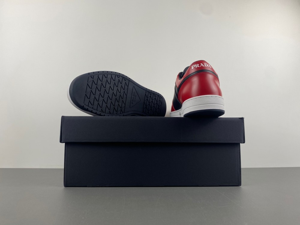 Prada sneaker red
